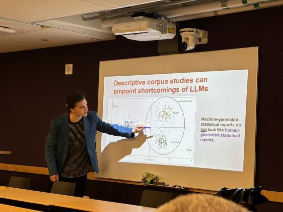Professor Michael Laudenbach points to some findings of his corpus research on LLMs.